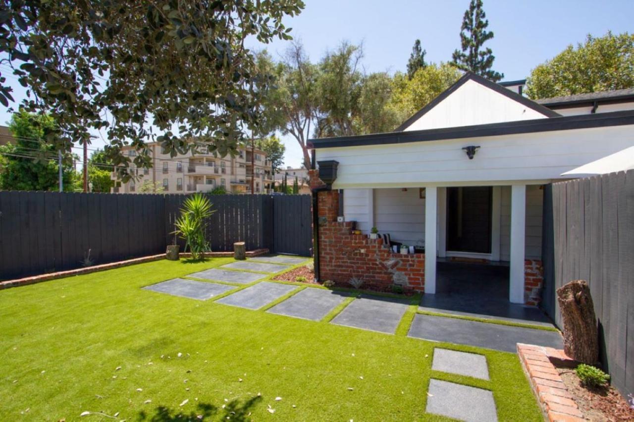 Dreamy Farmhouse In Studio City Лос-Анджелес Экстерьер фото