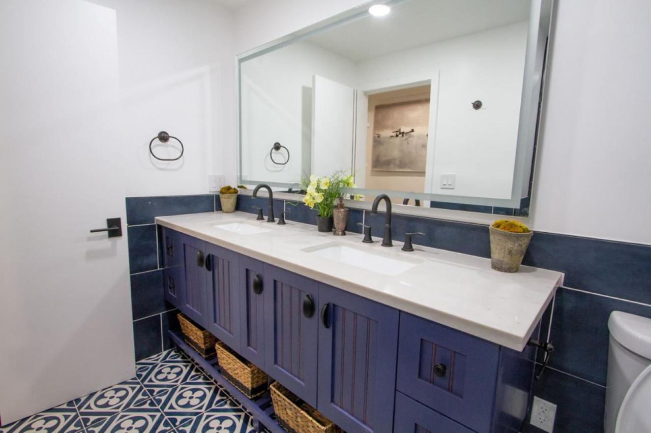Dreamy Farmhouse In Studio City Лос-Анджелес Экстерьер фото