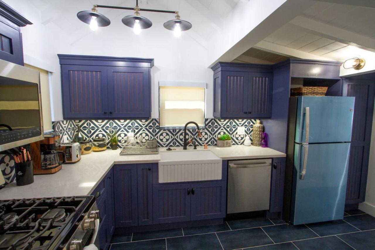 Dreamy Farmhouse In Studio City Лос-Анджелес Экстерьер фото